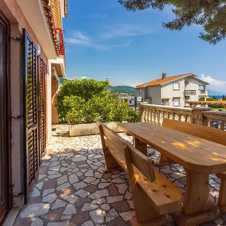 Cozy Nur 250 Meter Zum Mit Meerblick, Grillplatz, Privatparkplatz Novi Vinodolski