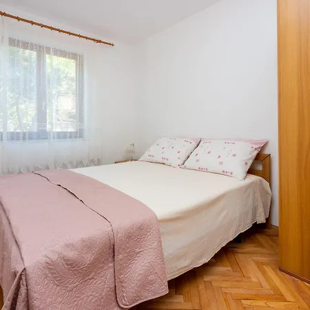 Cozy Nur 250 Meter Zum Mit Meerblick, Grillplatz, Privatparkplatz Novi Vinodolski