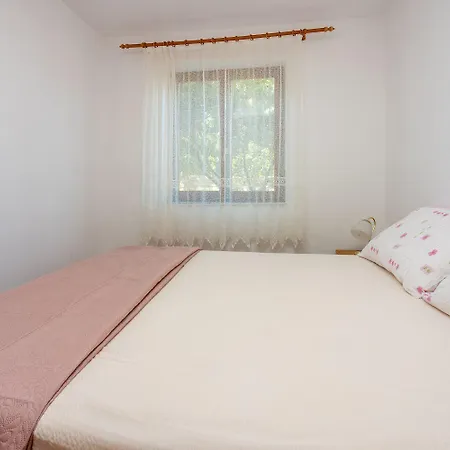 Cozy Nur 250 Meter Zum Mit Meerblick, Grillplatz, Privatparkplatz * Novi Vinodolski