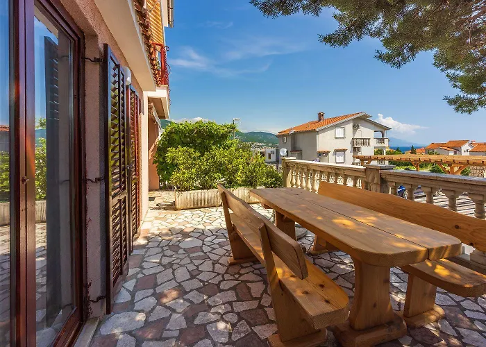 Cozy Nur 250 Meter Zum Mit Meerblick, Grillplatz, Privatparkplatz Novi Vinodolski
