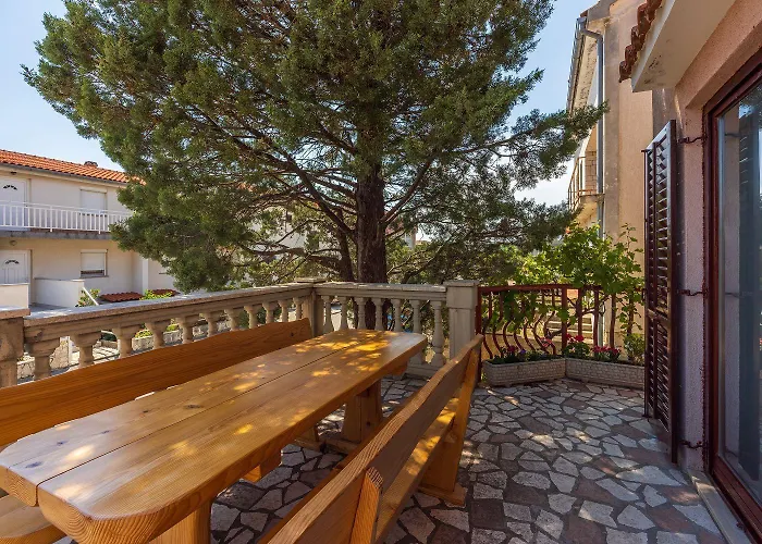 Cozy Nur 250 Meter Zum Mit Meerblick, Grillplatz, Privatparkplatz Novi Vinodolski