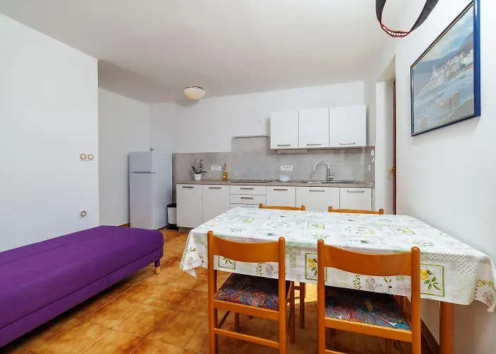 Cozy Nur 250 Meter Zum Mit Meerblick, Grillplatz, Privatparkplatz * Novi Vinodolski
