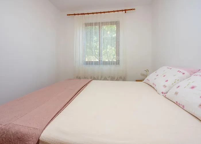 Cozy Nur 250 Meter Zum Mit Meerblick, Grillplatz, Privatparkplatz * Novi Vinodolski