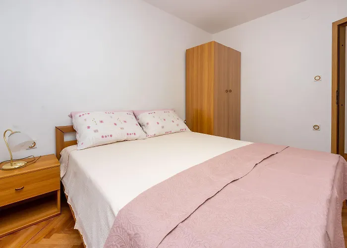Cozy Nur 250 Meter Zum Mit Meerblick, Grillplatz, Privatparkplatz * Novi Vinodolski
