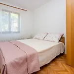 Cozy Nur 250 Meter Zum Mit Meerblick, Grillplatz, Privatparkplatz Novi Vinodolski