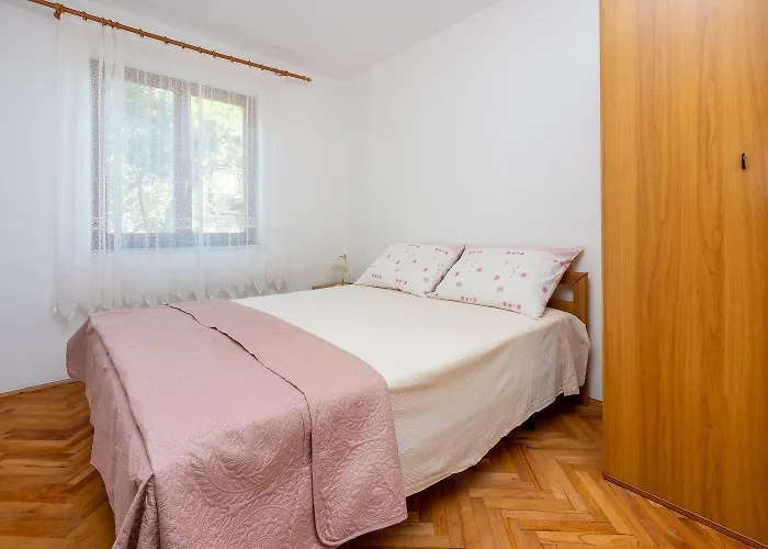 Cozy Nur 250 Meter Zum Mit Meerblick, Grillplatz, Privatparkplatz Novi Vinodolski